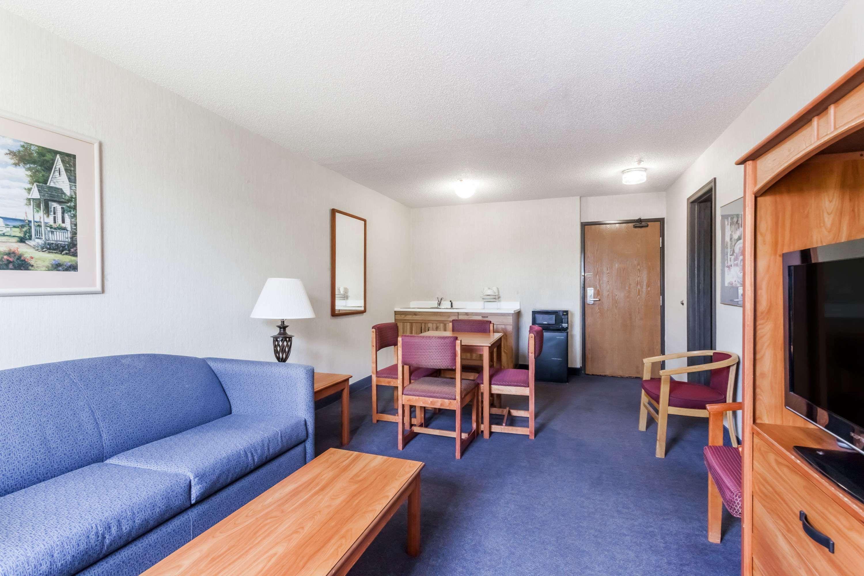 Отель Super 8 By Wyndham Norwich Экстерьер фото