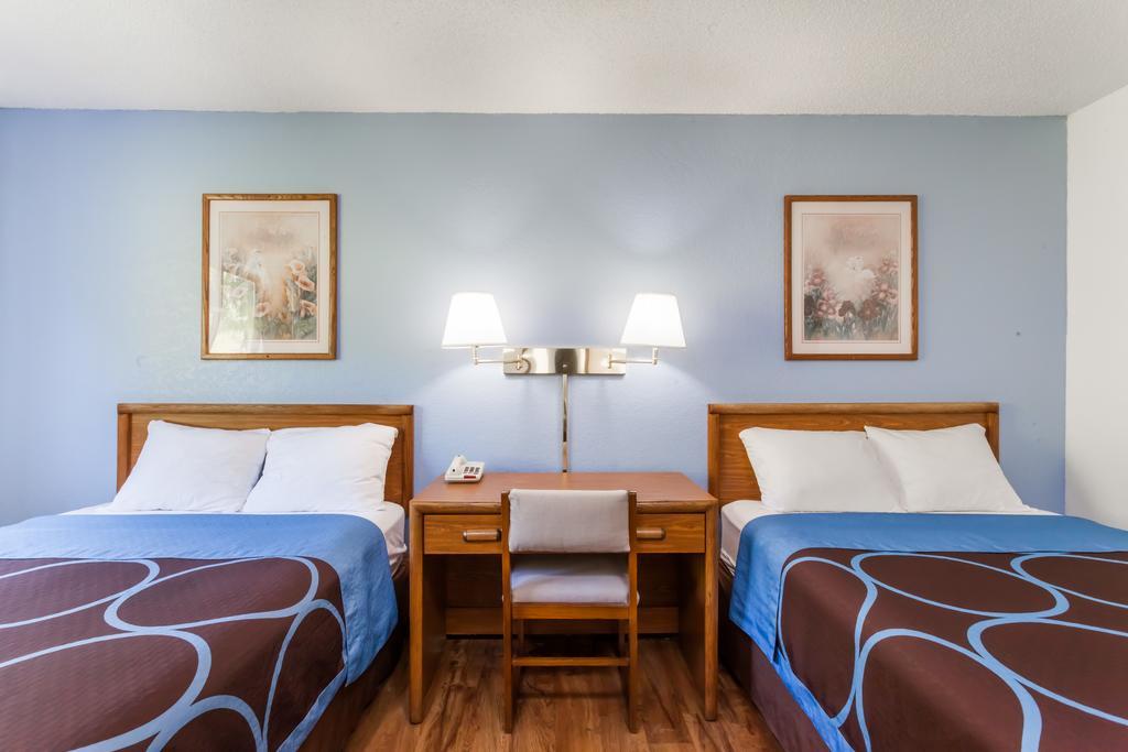 Отель Super 8 By Wyndham Norwich Экстерьер фото